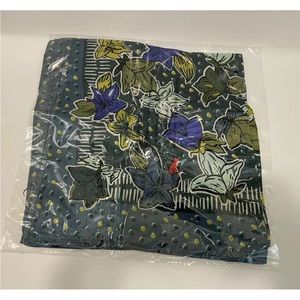 Vera Bradley Neckerchief In Falling Flowers NWTs